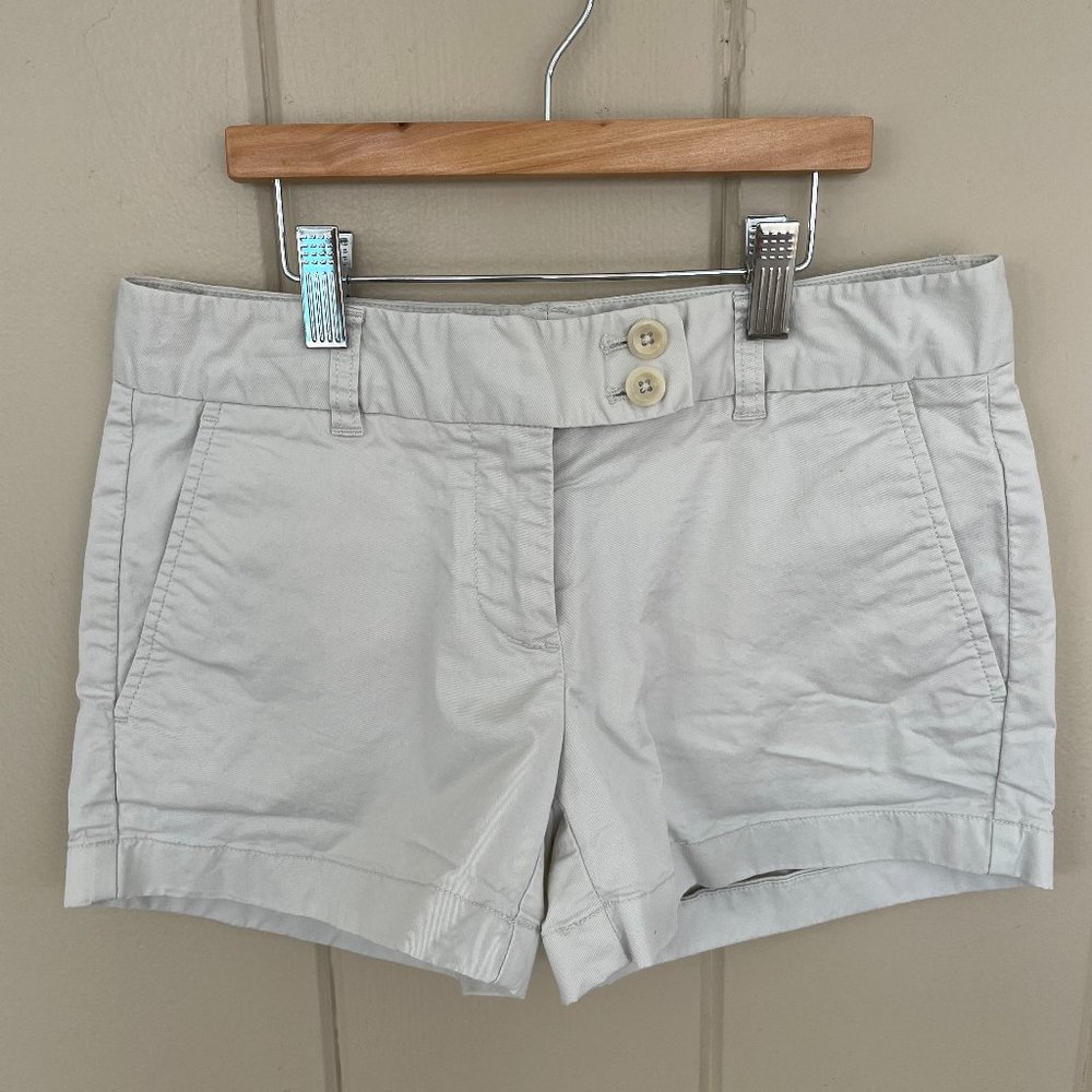 Vineyard Vines Size 0 Cream Color 3 1/2 Inch Every Day Shorts.